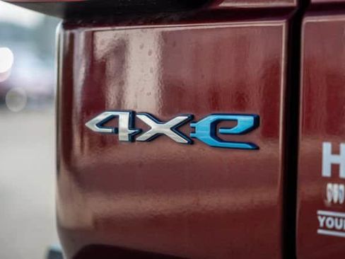 Used 2021 Jeep Wrangler Unlimited Sahara AWD/4WD image 38