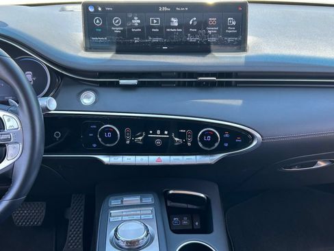 Used 2025 Genesis GV70 2.5T AWD/4WD image 18