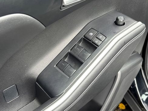 Used 2024 Toyota Highlander XLE image 29
