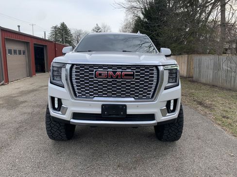Used 2021 GMC Yukon XL Denali w/ Denali Premium Package AWD/4WD image 2