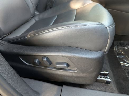 Used 2023 Cadillac XT4 Luxury w/ Cold Weather Package image 25