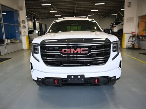 Used 2024 GMC Sierra 1500 AT4 w/ Technology Package AWD/4WD image 2