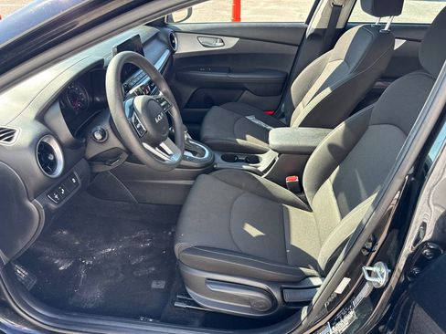 Used 2023 Kia Forte LXS w/ LXS Technology Package FWD image 11