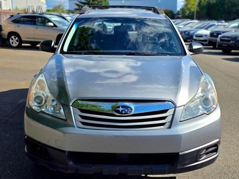 Used 2010 Subaru Outback 2.5i AWD/4WD image 2