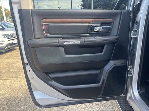 Used 2017 RAM 1500 Laramie w/ Convenience Group image 18