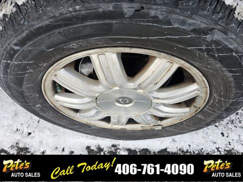 Used 2007 Chrysler Town & Country Touring image 9