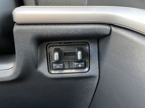 New 2025 Ford Expedition Active image 31