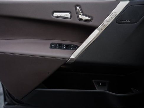 Used 2024 BMW iX xDrive50 w/ Premium Package image 34