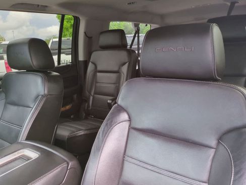 Used 2016 GMC Yukon XL Denali w/ Open Road Package RWD image 8