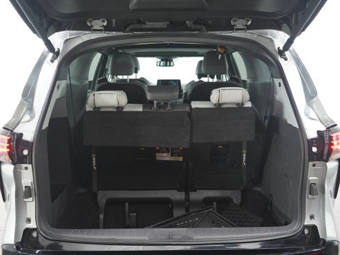 Used 2022 Toyota Sienna XSE AWD/4WD image 17