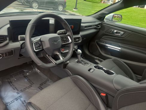 Used 2025 Ford Mustang Coupe RWD image 16