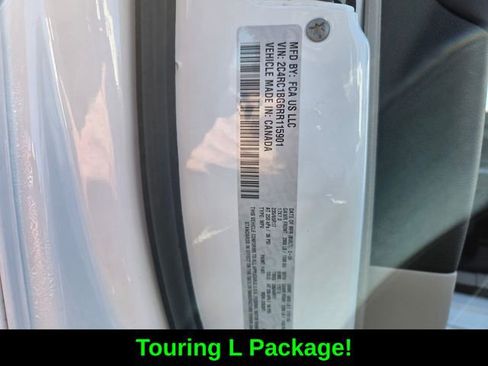 Used 2024 Chrysler Pacifica Touring-L FWD image 20