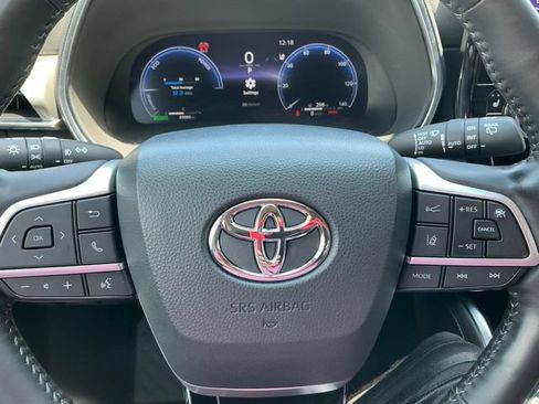 Used 2023 Toyota Highlander Platinum AWD/4WD image 29
