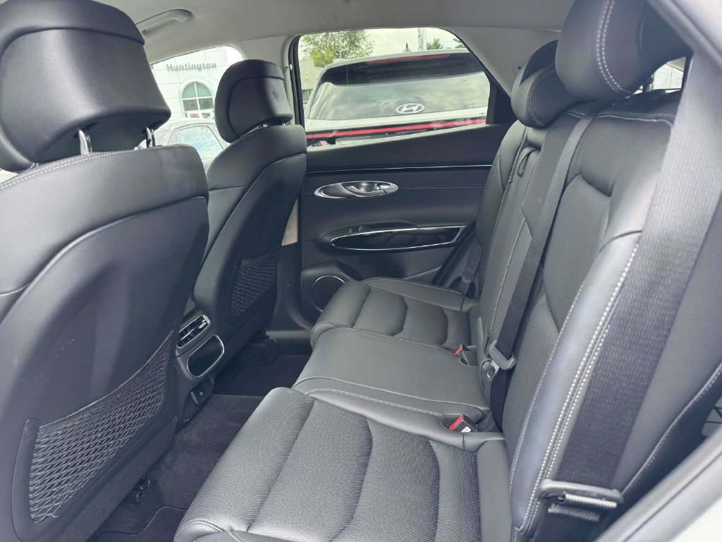 Certified 2024 Genesis GV70 2.5T AWD/4WD image 11
