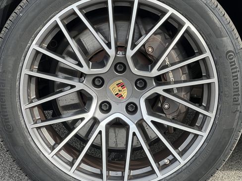 Certified 2023 Porsche Cayenne image 14