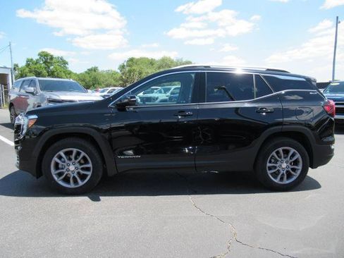 Used 2024 GMC Terrain SLT w/ Infotainment Package II AWD/4WD image 2