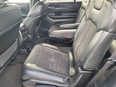 Used 2023 Jeep Grand Cherokee L Laredo image 11