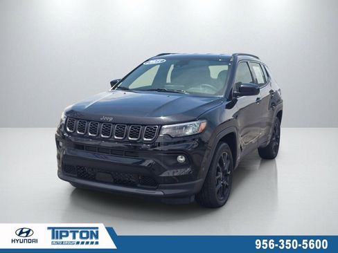 Used 2025 Jeep Compass Latitude w/ Altitude Special Edition AWD/4WD image 1