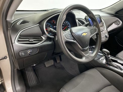 Used 2023 Chevrolet Malibu LT image 2
