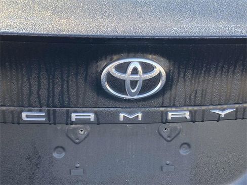 Used 2022 Toyota Camry SE image 12