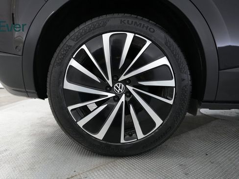 Used 2023 Volkswagen ID.4 Pro S Plus image 17