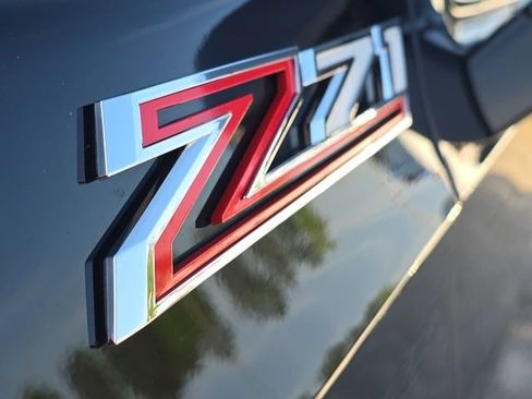 Used 2024 Chevrolet Tahoe Z71 w/ Luxury Package AWD/4WD image 9