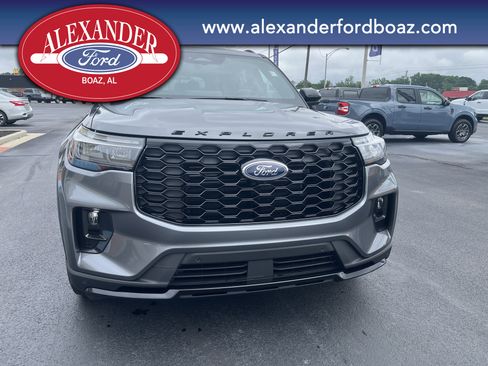 Used 2025 Ford Explorer ST-Line RWD image 5