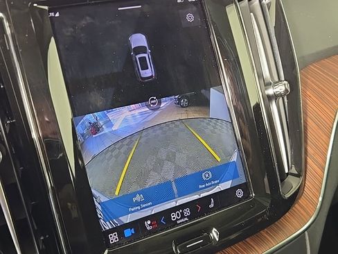 Certified 2023 Volvo XC60 B5 Plus w/ Climate Package image 23