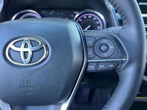 Certified 2020 Toyota Camry XLE FWD image 19