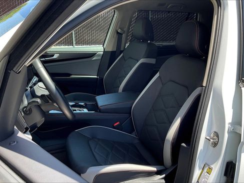 Used 2024 Volkswagen Atlas Peak Edition SEL image 24