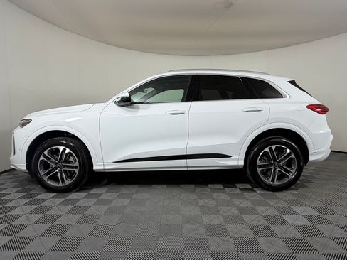 Used 2025 Audi Q5 Premium w/ Convenience Package AWD/4WD image 2