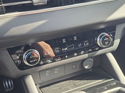 New 2026 Mitsubishi Outlander SEL AWD/4WD image 24