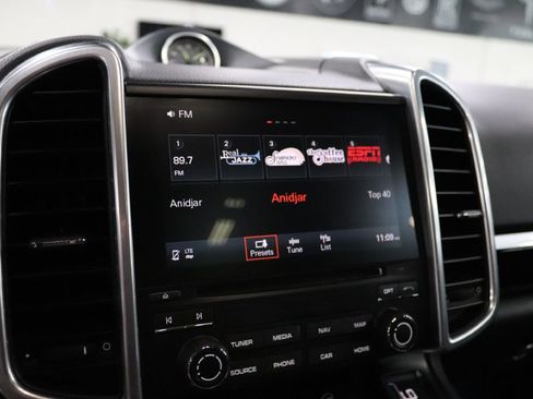 Used 2017 Porsche Cayenne S Platinum image 32