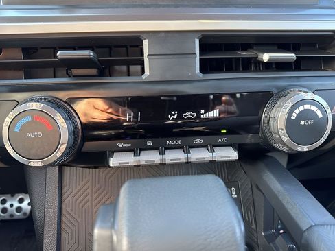 Used 2025 Toyota Tacoma TRD Sport image 18