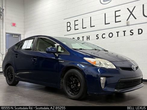 Used 2014 Toyota Prius Four FWD image 2