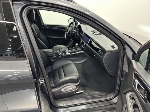 Used 2026 Porsche Macan Turbo AWD/4WD image 43