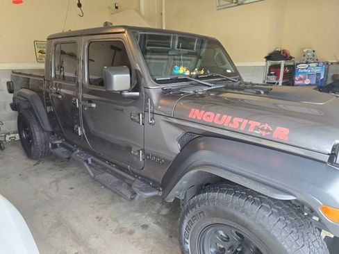 Used 2023 Jeep Gladiator Sport AWD/4WD image 6