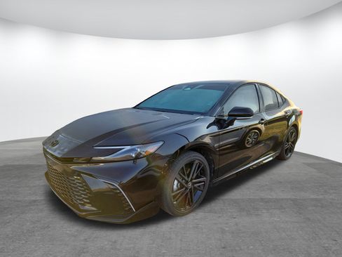 Used 2025 Toyota Camry XSE FWD image 3