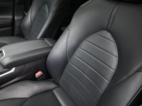 Used 2021 Toyota Highlander XLE FWD image 17