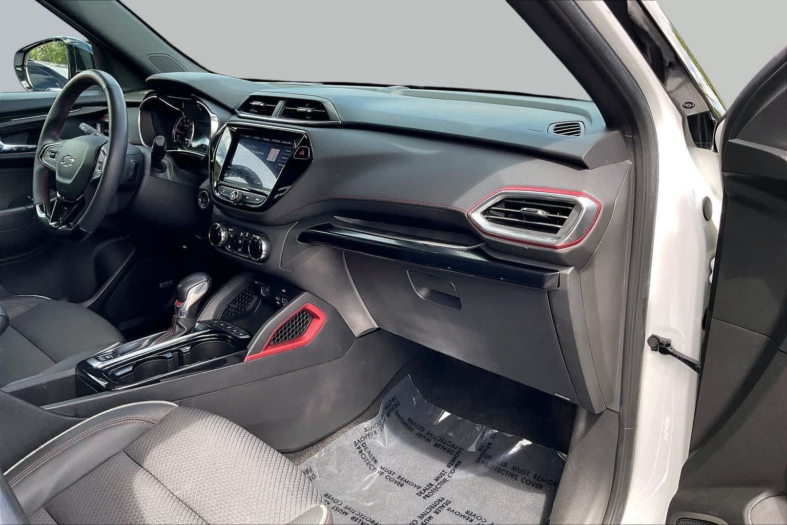 Used 2022 Chevrolet TrailBlazer RS w/ Technology Package FWD image 16