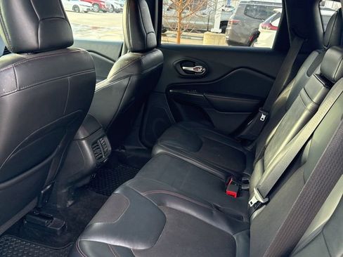 Used 2016 Jeep Cherokee Trailhawk w/ Comfort/Convenience Group image 12