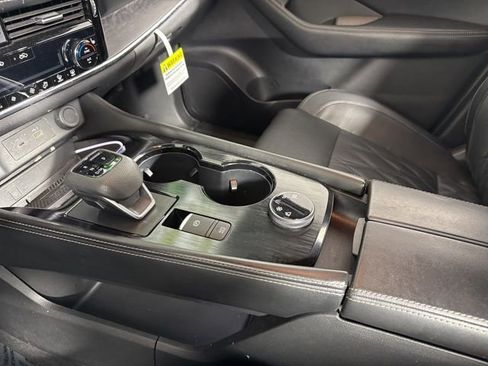 Used 2023 Nissan Rogue Platinum w/ Platinum Premium Package image 28