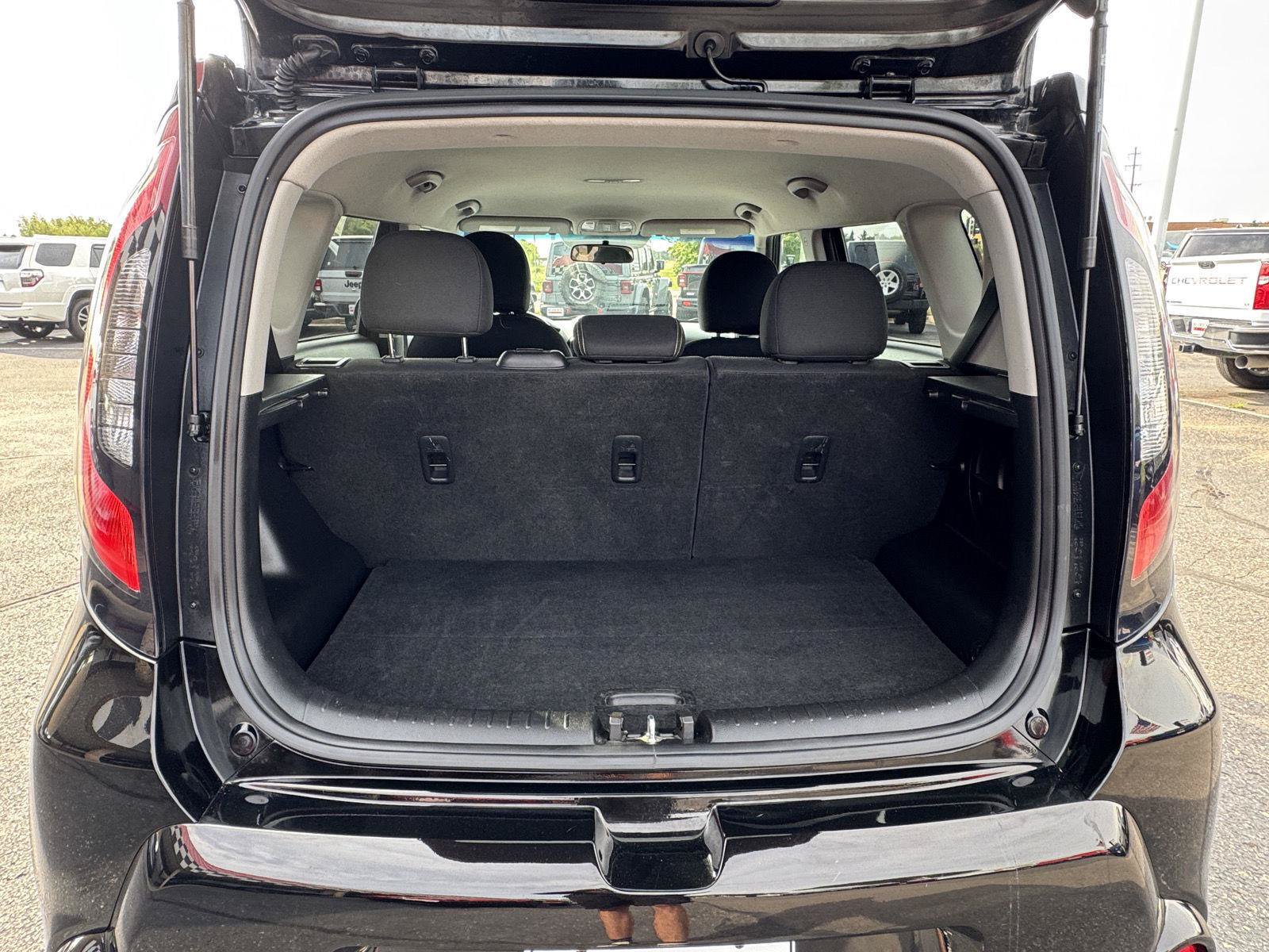 Used 2016 Kia Soul + FWD image 27