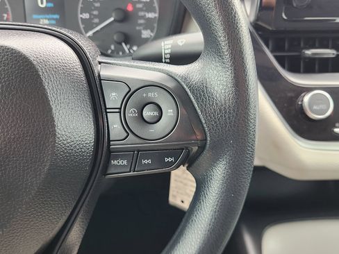 Used 2025 Toyota Corolla LE FWD image 33