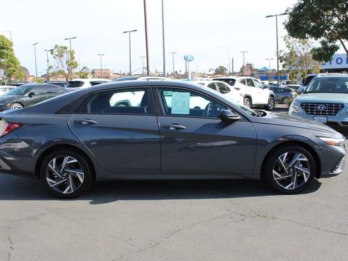 Used 2025 Hyundai Elantra SEL image 6