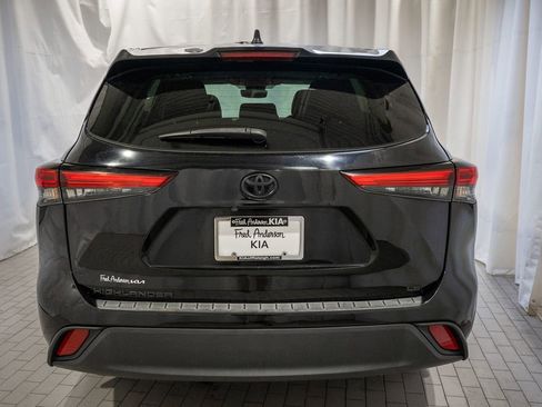 Used 2023 Toyota Highlander LE image 5