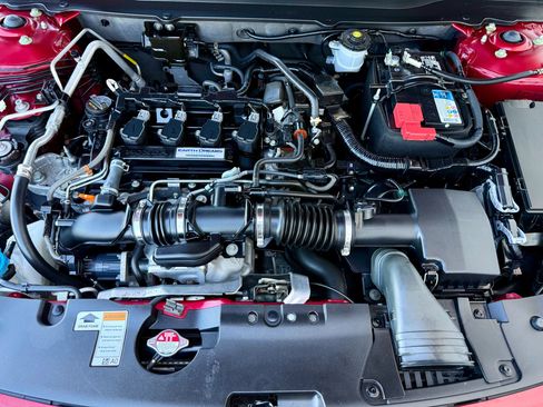 Used 2018 Honda Accord Touring image 10