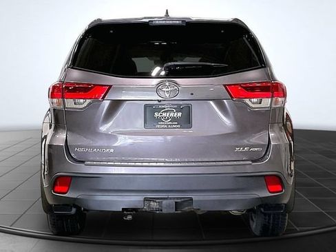 Used 2019 Toyota Highlander XLE AWD/4WD image 4