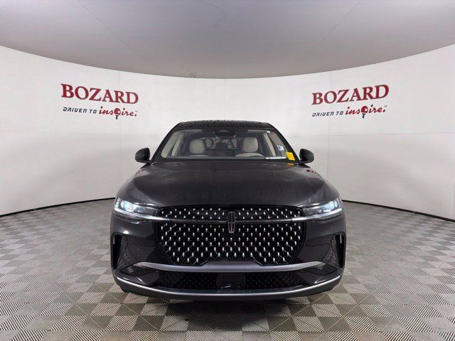 Used 2025 Lincoln Nautilus Premier AWD/4WD image 2