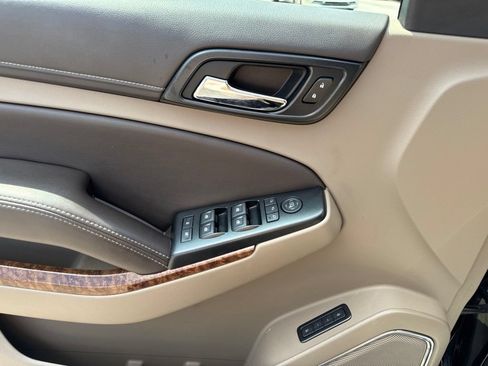 Used 2020 Chevrolet Suburban Premier RWD image 11
